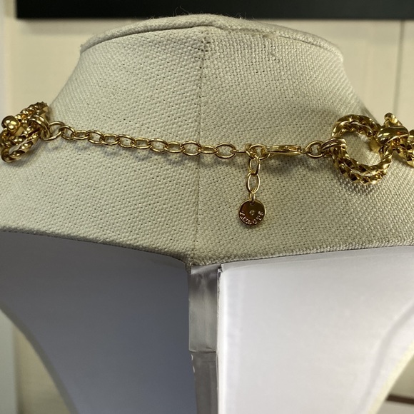 Talbots twisted double circle Goldtone & red accent bead necklace - Picture 4 of 4